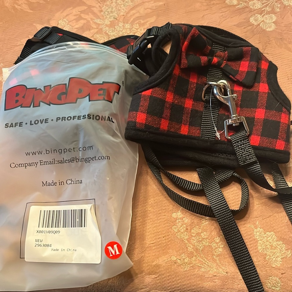 Bingpet cat or smal dog leash outfit size medium 2 leash